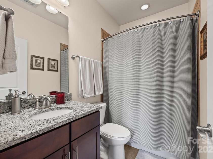 703 English Tudor Lane, Charlotte, NC 28211.  MLS# CAR4259545, YatesRealty ID 32734. Ensuite in secondary bedroom