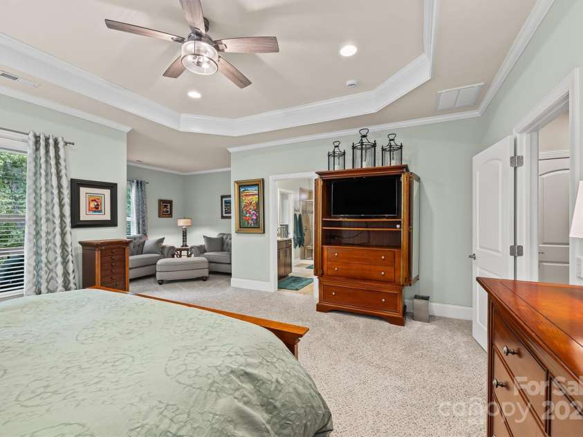 703 English Tudor Lane, Charlotte, NC 28211.  MLS# CAR4259545, YatesRealty ID 32734. Take a look at the details!!