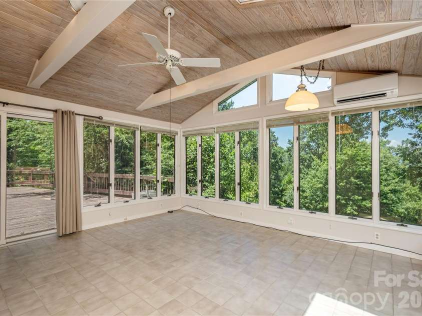 615 Goldview Drive, Hendersonville, NC 28791.  MLS# CAR4396945, YatesRealty ID 32735. 
