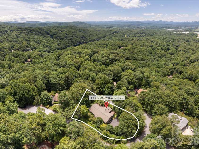615 Goldview Drive, Hendersonville, NC 28791.  MLS# CAR4396945, YatesRealty ID 32735. 