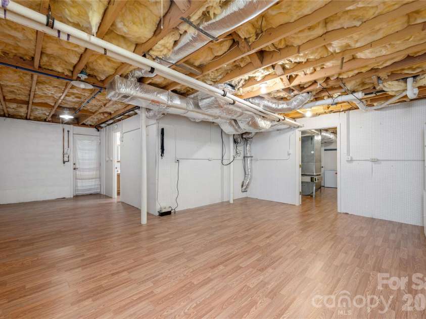 615 Goldview Drive, Hendersonville, NC 28791.  MLS# CAR4396945, YatesRealty ID 32735. Unheated workshop or hobby space