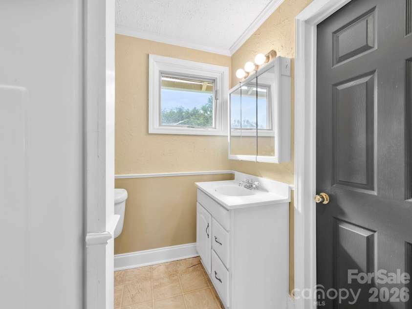 25 Bailey Road, Candler, NC 28715.  MLS# CAR4387001, YatesRealty ID 32736. Bathroom