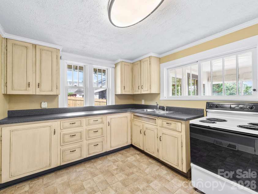 25 Bailey Road, Candler, NC 28715.  MLS# CAR4387001, YatesRealty ID 32736. Kitchen