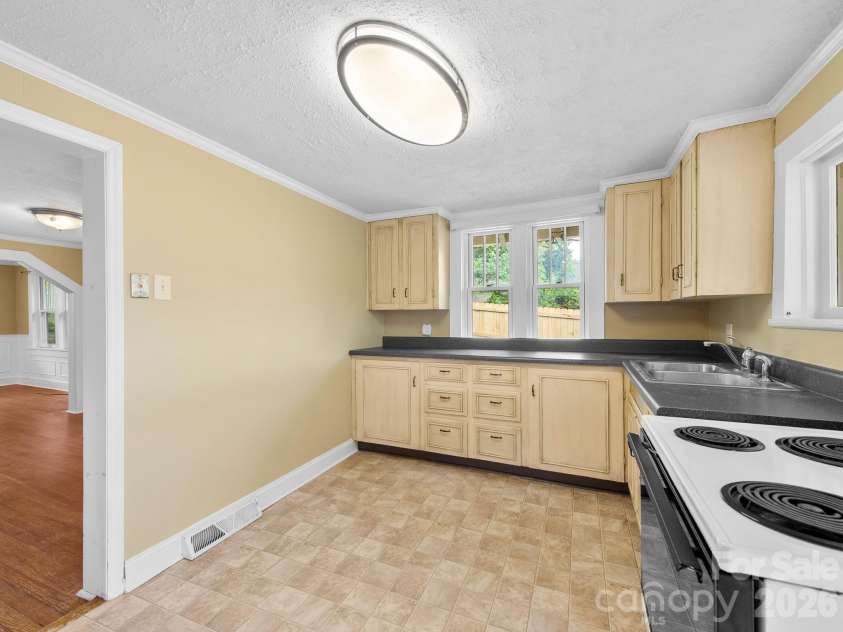 25 Bailey Road, Candler, NC 28715.  MLS# CAR4387001, YatesRealty ID 32736. Kitchen