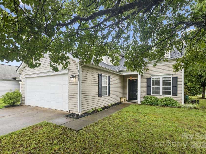 10147 Orchard Grass Court, Charlotte, NC 28278.  MLS# CAR4285268, YatesRealty ID 32737. 