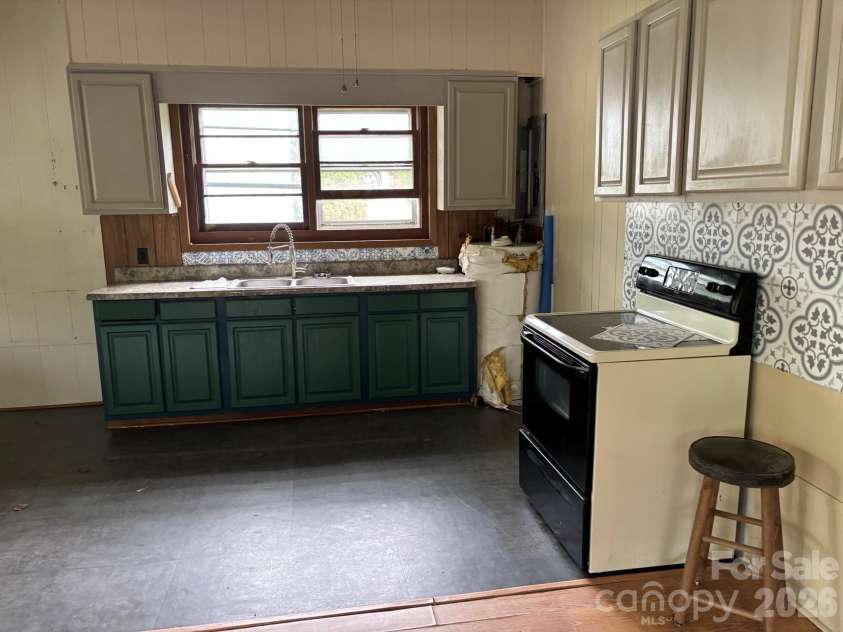 86 Jack Sullins Road, Spruce Pine, NC 28777.  MLS# CAR4397158, YatesRealty ID 32737. 