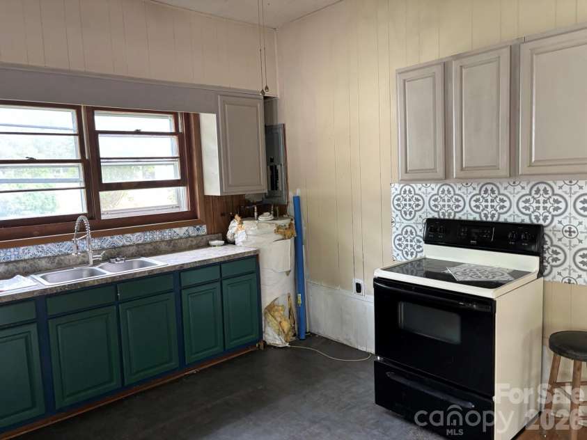 86 Jack Sullins Road, Spruce Pine, NC 28777.  MLS# CAR4397158, YatesRealty ID 32737. 