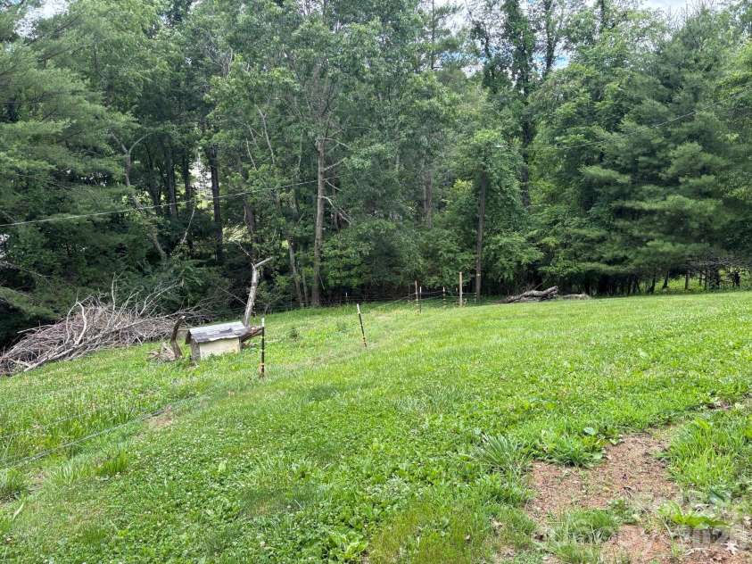 86 Jack Sullins Road, Spruce Pine, NC 28777.  MLS# CAR4397158, YatesRealty ID 32737. 