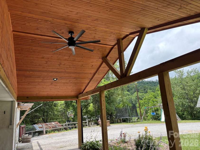 86 Jack Sullins Road, Spruce Pine, NC 28777.  MLS# CAR4397158, YatesRealty ID 32737. 