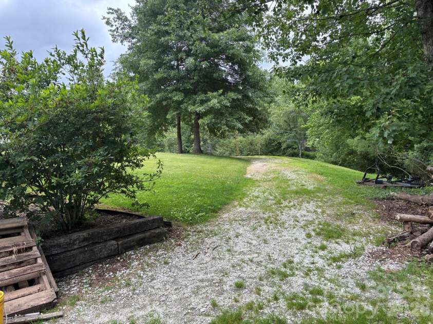 86 Jack Sullins Road, Spruce Pine, NC 28777.  MLS# CAR4397158, YatesRealty ID 32737. 