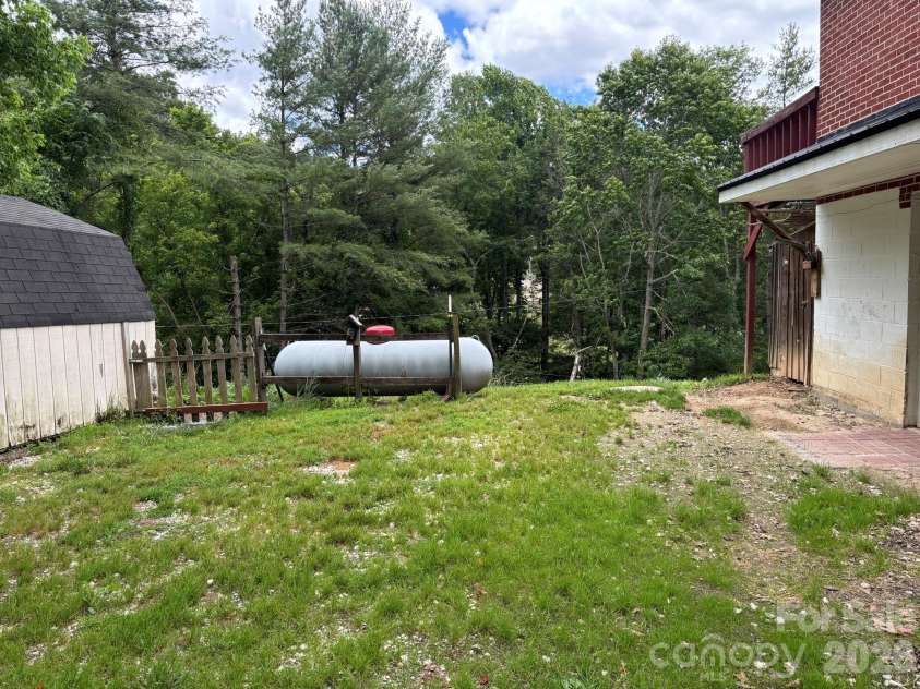 86 Jack Sullins Road, Spruce Pine, NC 28777.  MLS# CAR4397158, YatesRealty ID 32737. 