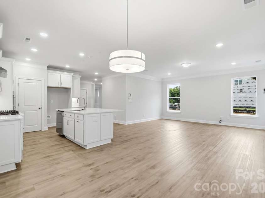 13130 Foxberry Road, Charlotte, NC 28213.  MLS# CAR4370580, YatesRealty ID 32739. Breakfast Area