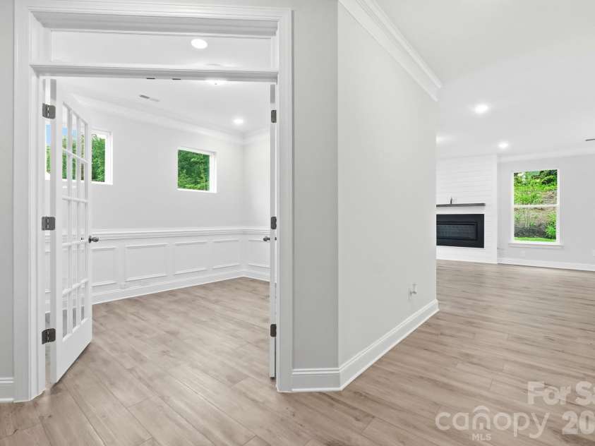 13130 Foxberry Road, Charlotte, NC 28213.  MLS# CAR4370580, YatesRealty ID 32739. Entryway/Office