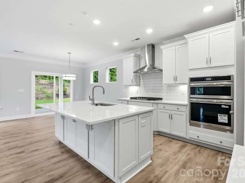 13130 Foxberry Road, Charlotte, NC 28213.  MLS# CAR4370580, YatesRealty ID 32739. Kitchen