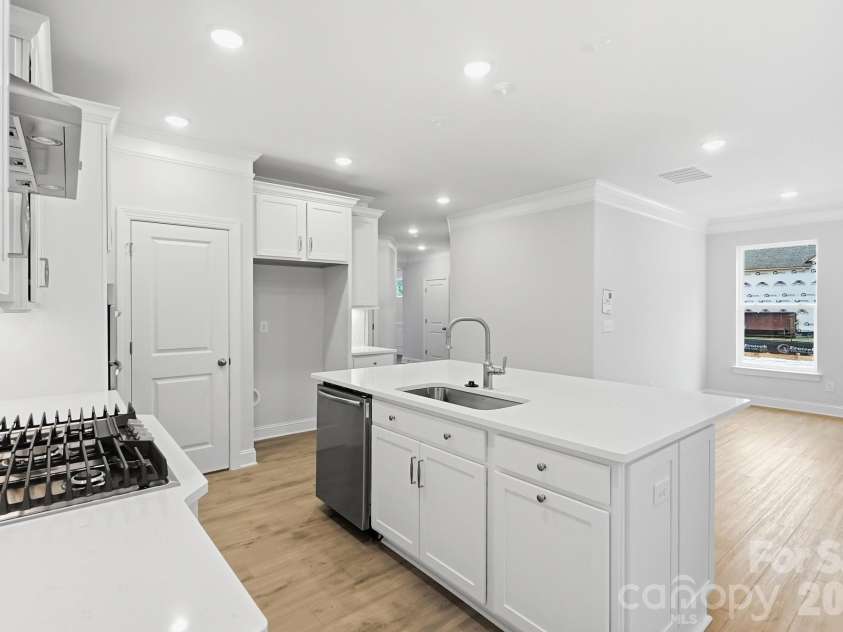 13130 Foxberry Road, Charlotte, NC 28213.  MLS# CAR4370580, YatesRealty ID 32739. Kitchen