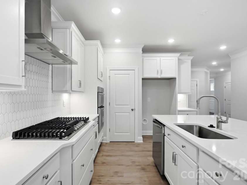13130 Foxberry Road, Charlotte, NC 28213.  MLS# CAR4370580, YatesRealty ID 32739. Kitchen
