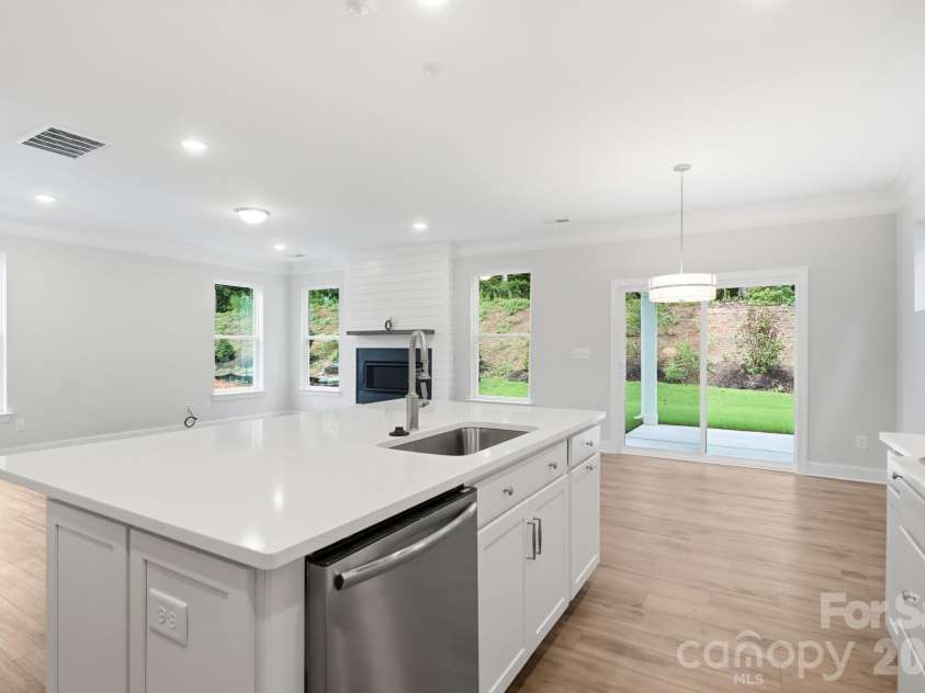 13130 Foxberry Road, Charlotte, NC 28213.  MLS# CAR4370580, YatesRealty ID 32739. Kitchen