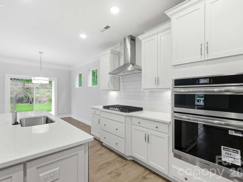 13130 Foxberry Road, Charlotte, NC 28213.  MLS# CAR4370580, YatesRealty ID 32739. Kitchen