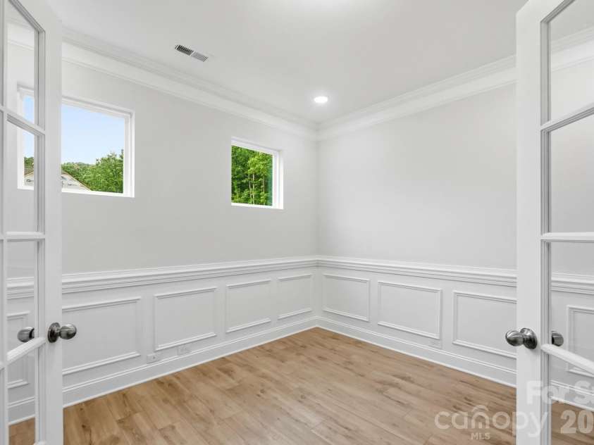13130 Foxberry Road, Charlotte, NC 28213.  MLS# CAR4370580, YatesRealty ID 32739. Office
