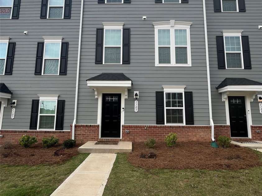 1105 May Apple Drive, Matthews, NC 28104.  MLS# CAR4341799, YatesRealty ID 3274. 