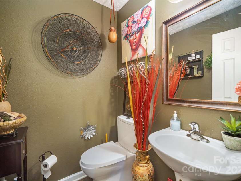 12413 Stowe Acres Drive, Charlotte, NC 28262.  MLS# CAR4198532, YatesRealty ID 3274. Half Bath