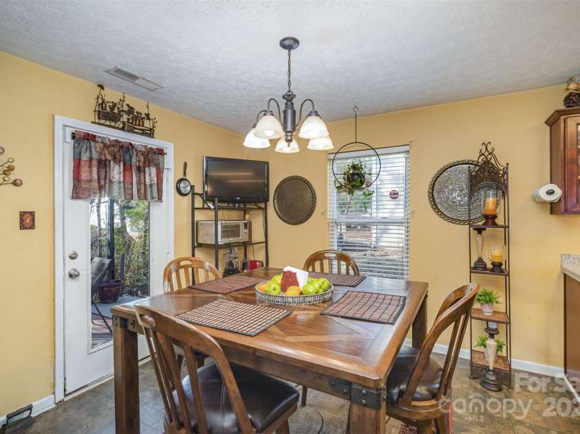 12413 Stowe Acres Drive, Charlotte, NC 28262.  MLS# CAR4198532, YatesRealty ID 3274. Kitchen Eating Area