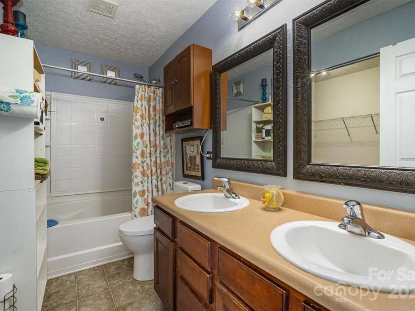 12413 Stowe Acres Drive, Charlotte, NC 28262.  MLS# CAR4198532, YatesRealty ID 3274. Primary Bath