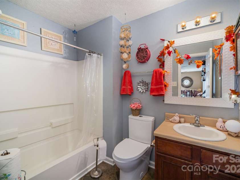 12413 Stowe Acres Drive, Charlotte, NC 28262.  MLS# CAR4198532, YatesRealty ID 3274. Secondary Bathroom