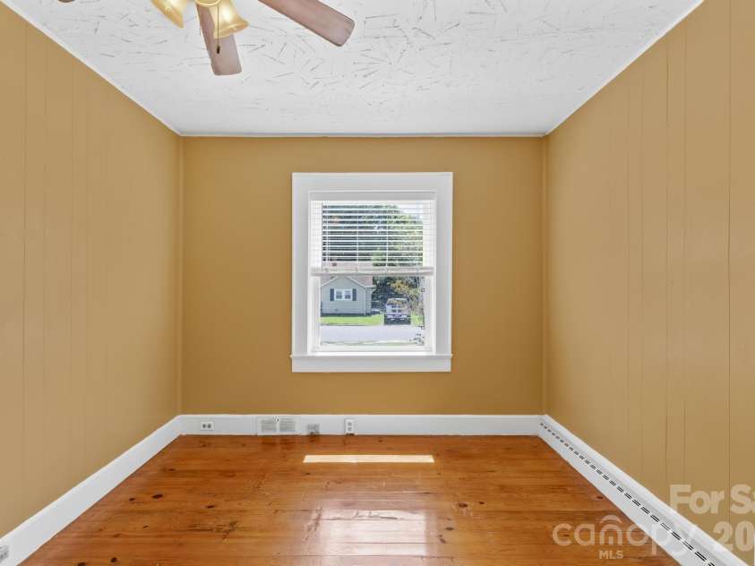 320 Bingham Street, Statesville, NC 28677.  MLS# CAR4295605, YatesRealty ID 3274. 