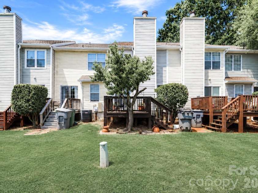 8157 Circle Tree Lane, Charlotte, NC 28277.  MLS# CAR4393802, YatesRealty ID 32740. 