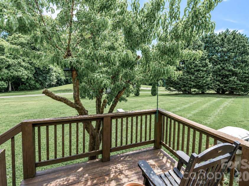 8157 Circle Tree Lane, Charlotte, NC 28277.  MLS# CAR4393802, YatesRealty ID 32740. 