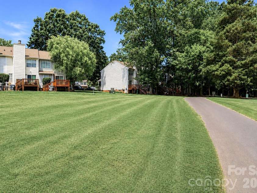 8157 Circle Tree Lane, Charlotte, NC 28277.  MLS# CAR4393802, YatesRealty ID 32740. 