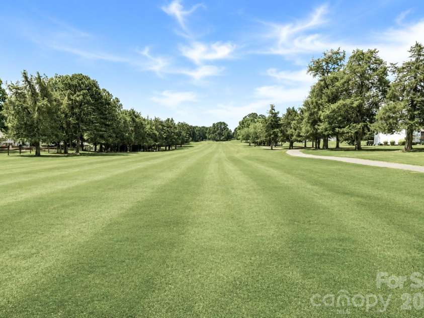 8157 Circle Tree Lane, Charlotte, NC 28277.  MLS# CAR4393802, YatesRealty ID 32740. 