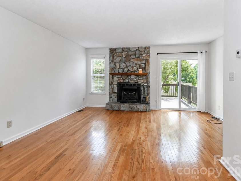 8157 Circle Tree Lane, Charlotte, NC 28277.  MLS# CAR4393802, YatesRealty ID 32740. 