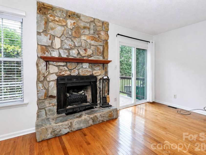 8157 Circle Tree Lane, Charlotte, NC 28277.  MLS# CAR4393802, YatesRealty ID 32740. 