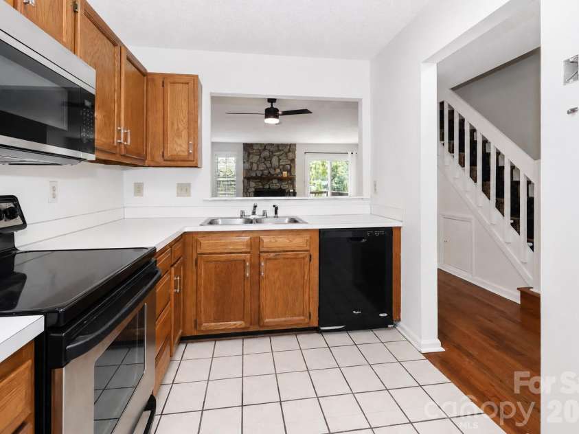 8157 Circle Tree Lane, Charlotte, NC 28277.  MLS# CAR4393802, YatesRealty ID 32740. 