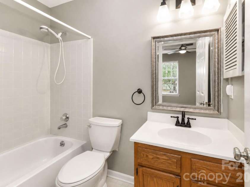 8157 Circle Tree Lane, Charlotte, NC 28277.  MLS# CAR4393802, YatesRealty ID 32740. 