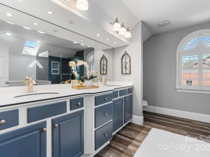 2774 Palmer Drive, Conover, NC 28613.  MLS# CAR4283598, YatesRealty ID 32741. Master Bath 