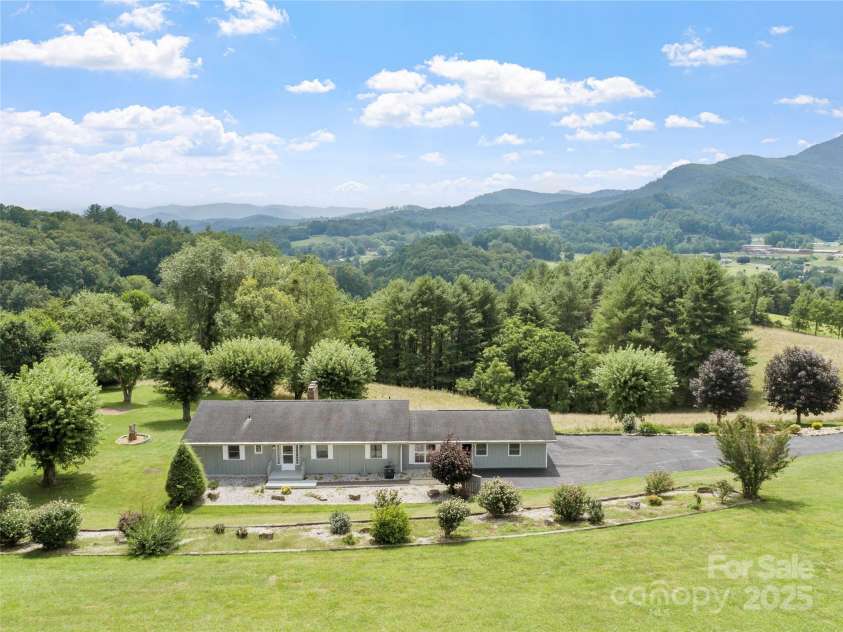220 Grand View Lane, Burnsville, NC 28714.  MLS# CAR4287222, YatesRealty ID 32743. 