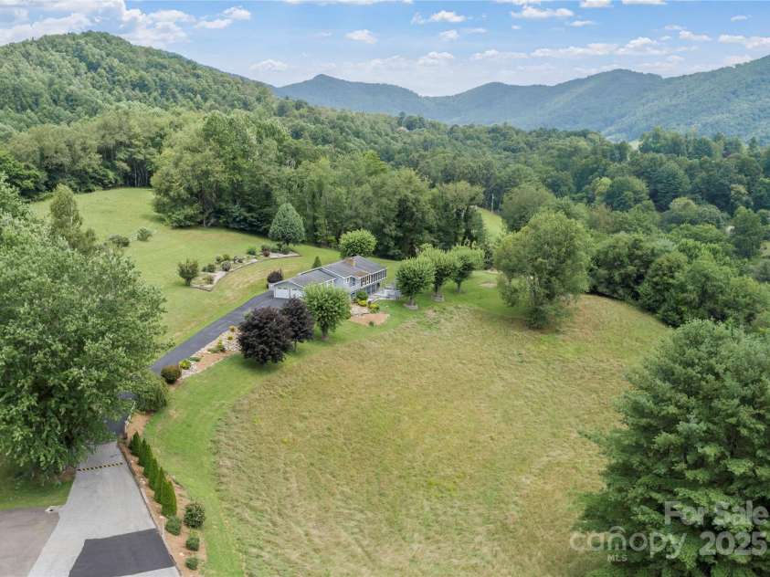 220 Grand View Lane, Burnsville, NC 28714.  MLS# CAR4287222, YatesRealty ID 32743. 