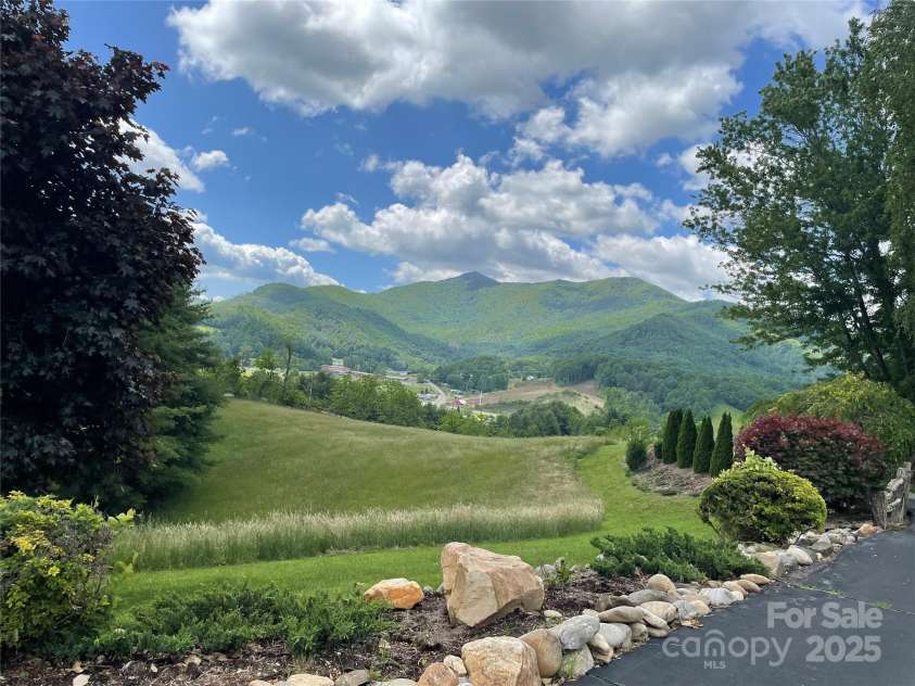 220 Grand View Lane, Burnsville, NC 28714.  MLS# CAR4287222, YatesRealty ID 32743. 