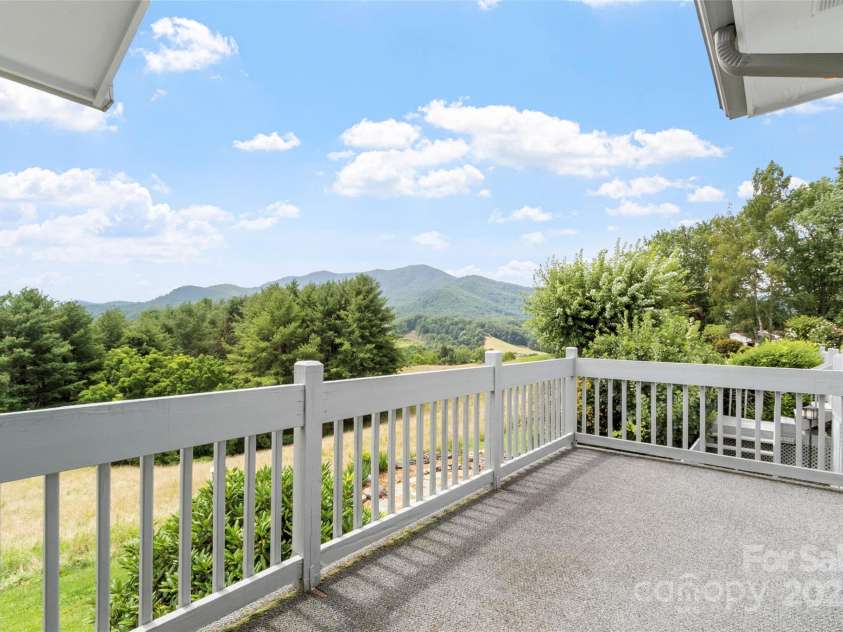 220 Grand View Lane, Burnsville, NC 28714.  MLS# CAR4287222, YatesRealty ID 32743. 