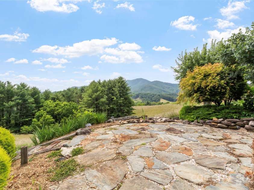 220 Grand View Lane, Burnsville, NC 28714.  MLS# CAR4287222, YatesRealty ID 32743. 