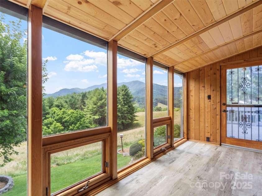 220 Grand View Lane, Burnsville, NC 28714.  MLS# CAR4287222, YatesRealty ID 32743. 