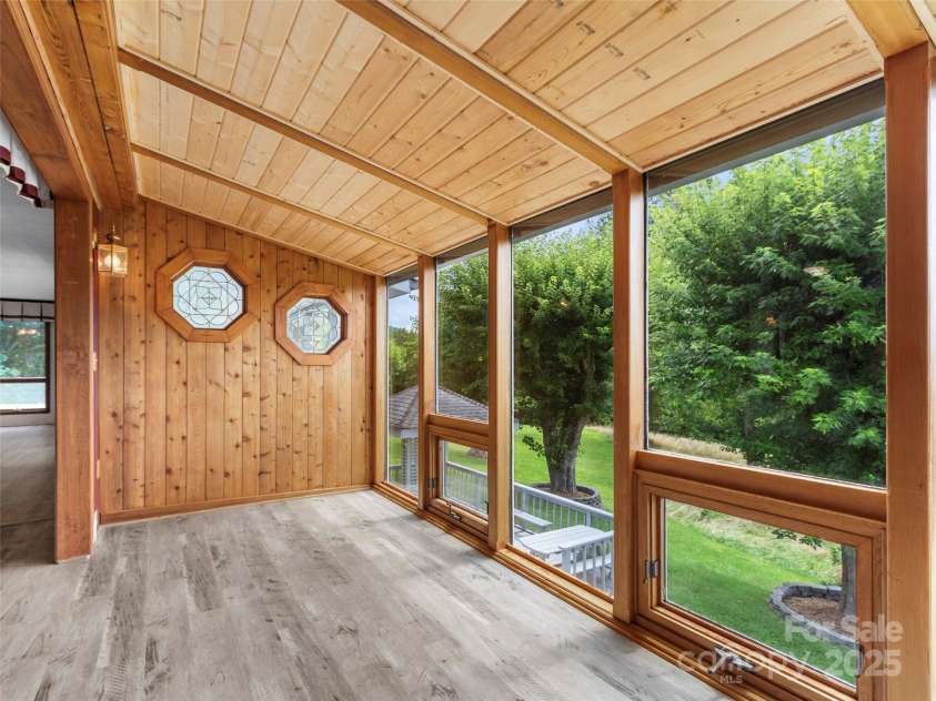 220 Grand View Lane, Burnsville, NC 28714.  MLS# CAR4287222, YatesRealty ID 32743. 