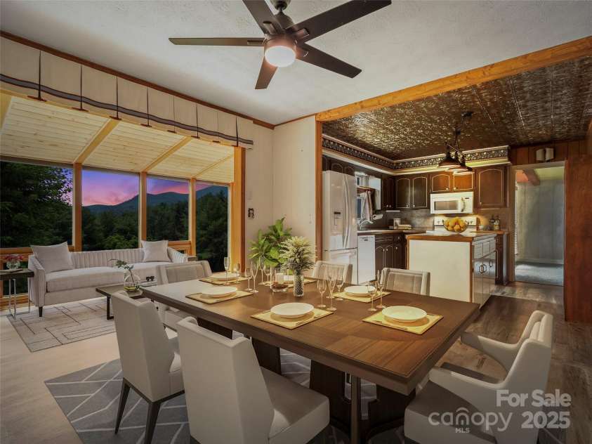 220 Grand View Lane, Burnsville, NC 28714.  MLS# CAR4287222, YatesRealty ID 32743. 