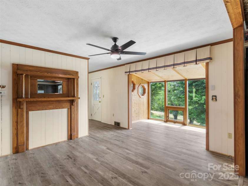 220 Grand View Lane, Burnsville, NC 28714.  MLS# CAR4287222, YatesRealty ID 32743. 