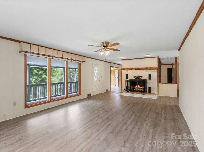 220 Grand View Lane, Burnsville, NC 28714.  MLS# CAR4287222, YatesRealty ID 32743. 