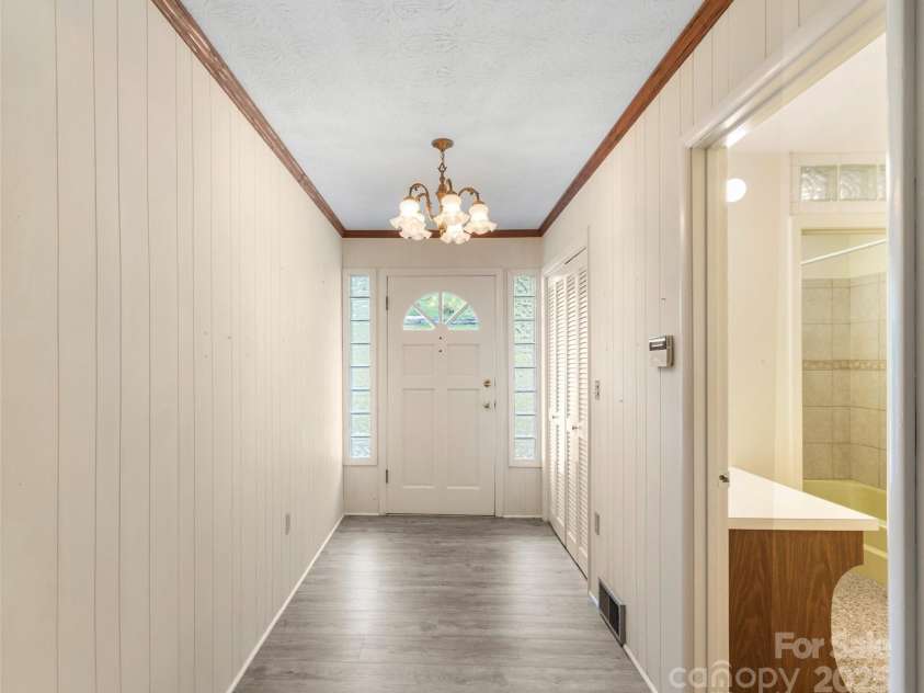 220 Grand View Lane, Burnsville, NC 28714.  MLS# CAR4287222, YatesRealty ID 32743. 