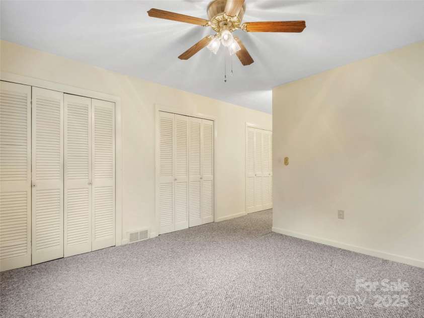 220 Grand View Lane, Burnsville, NC 28714.  MLS# CAR4287222, YatesRealty ID 32743. 